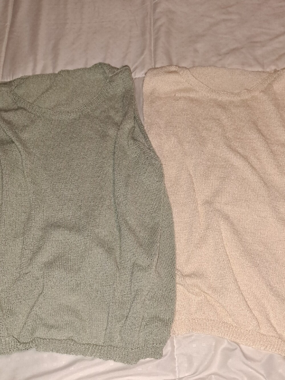 Women’s Lightweight Knit Sweater in Sage Green and Cream